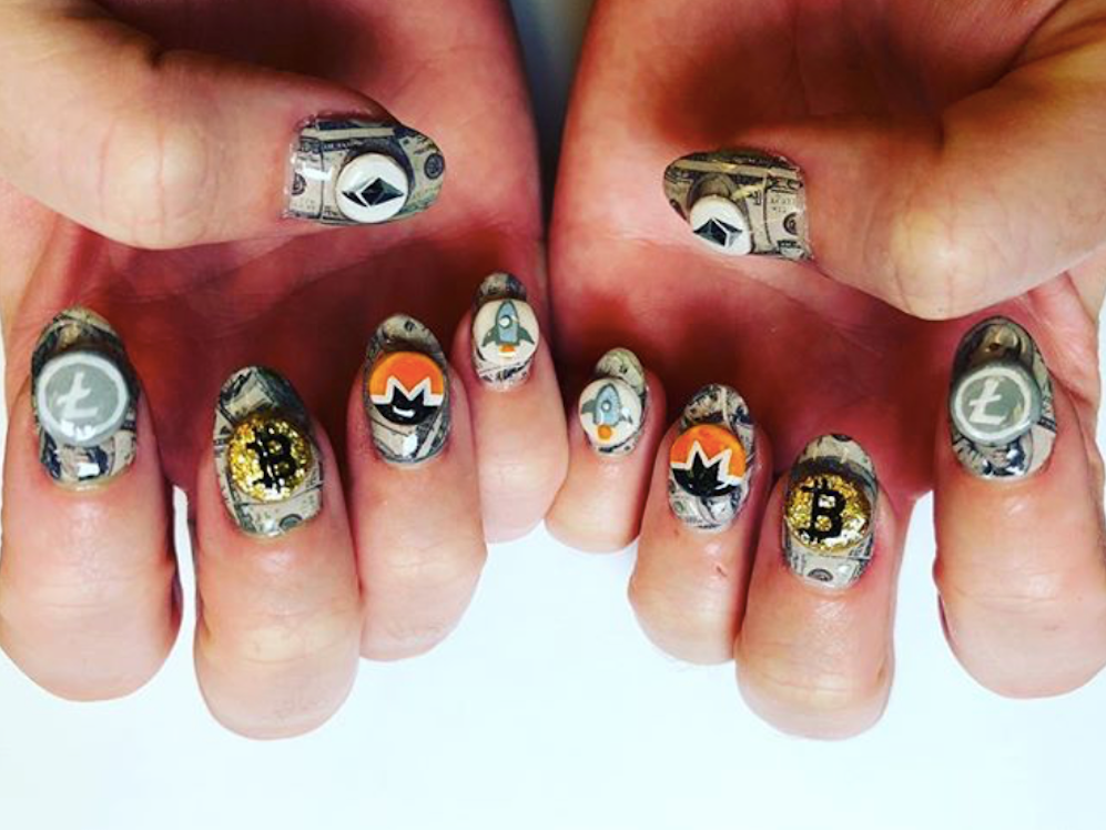 katy perry nails criptocurrences