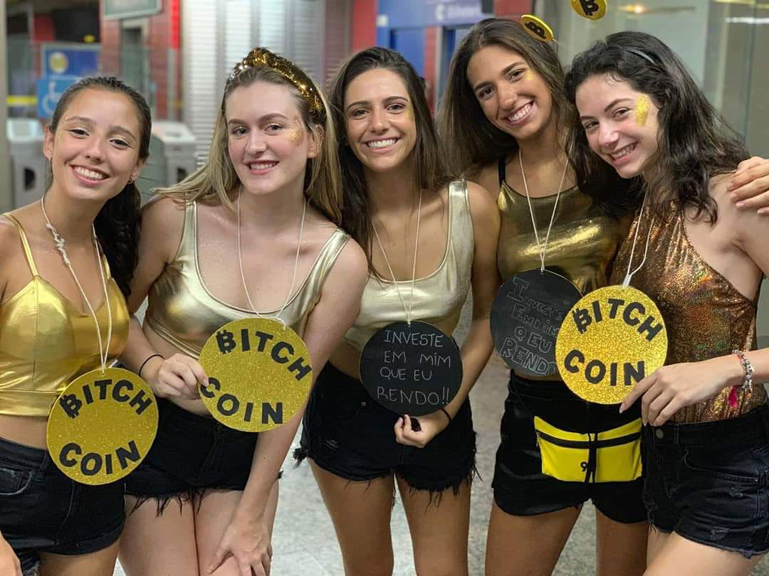 Webitcoin: Em ritmo de Carnaval: pessoas estão se fantasiando de "Bitch Coin"