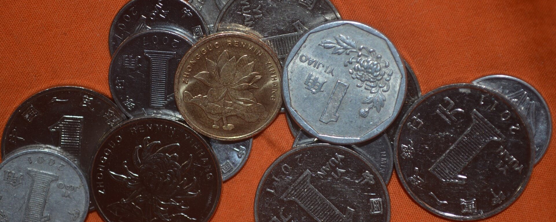 монеты брось в огонь. разменная монета. монеты брось в огонь. подброшенная монета. кидает монетку в фонтан.