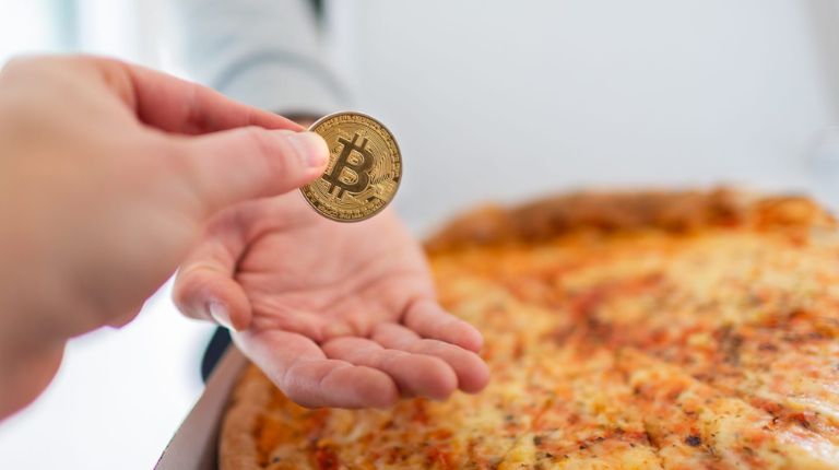Há 15 anos, um desenvolvedor de software pagou por duas pizzas com 10.000 bitcoins. Essas pizzas valeriam US$ 1,1 bilhão hoje 1 Copia de Contra Capa 76