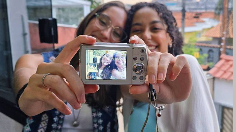 A Geração Z resgata câmeras digitais como a Cybershot